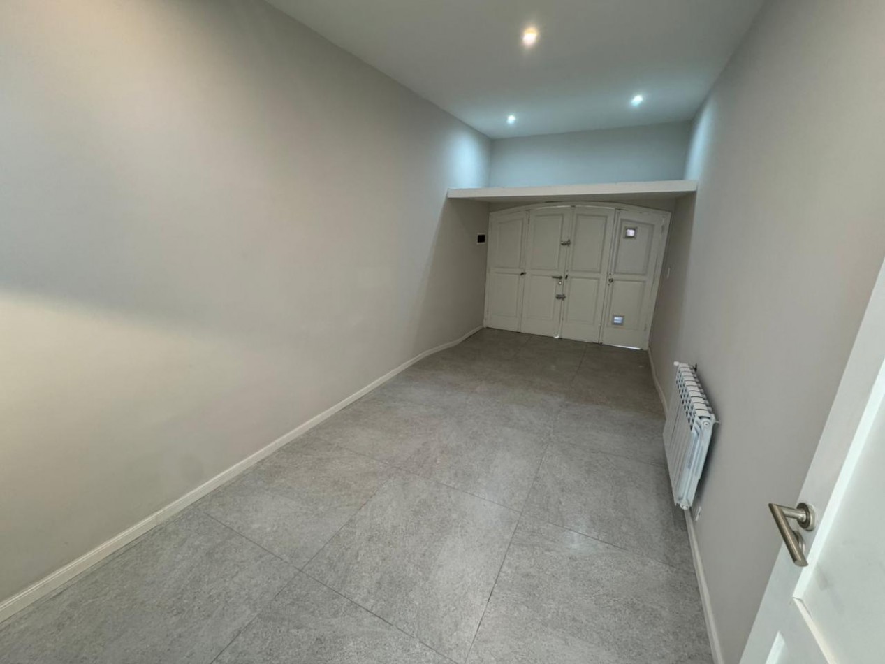 Chalet en p.h. de 4 ambientes con garage. Reciclado y amoblado. Zona: Aldrey