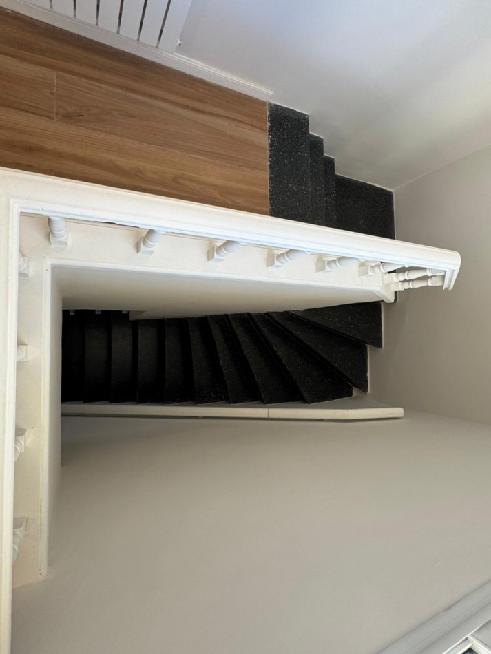 Chalet en p.h. de 4 ambientes con garage. Reciclado y amoblado. Zona: Aldrey