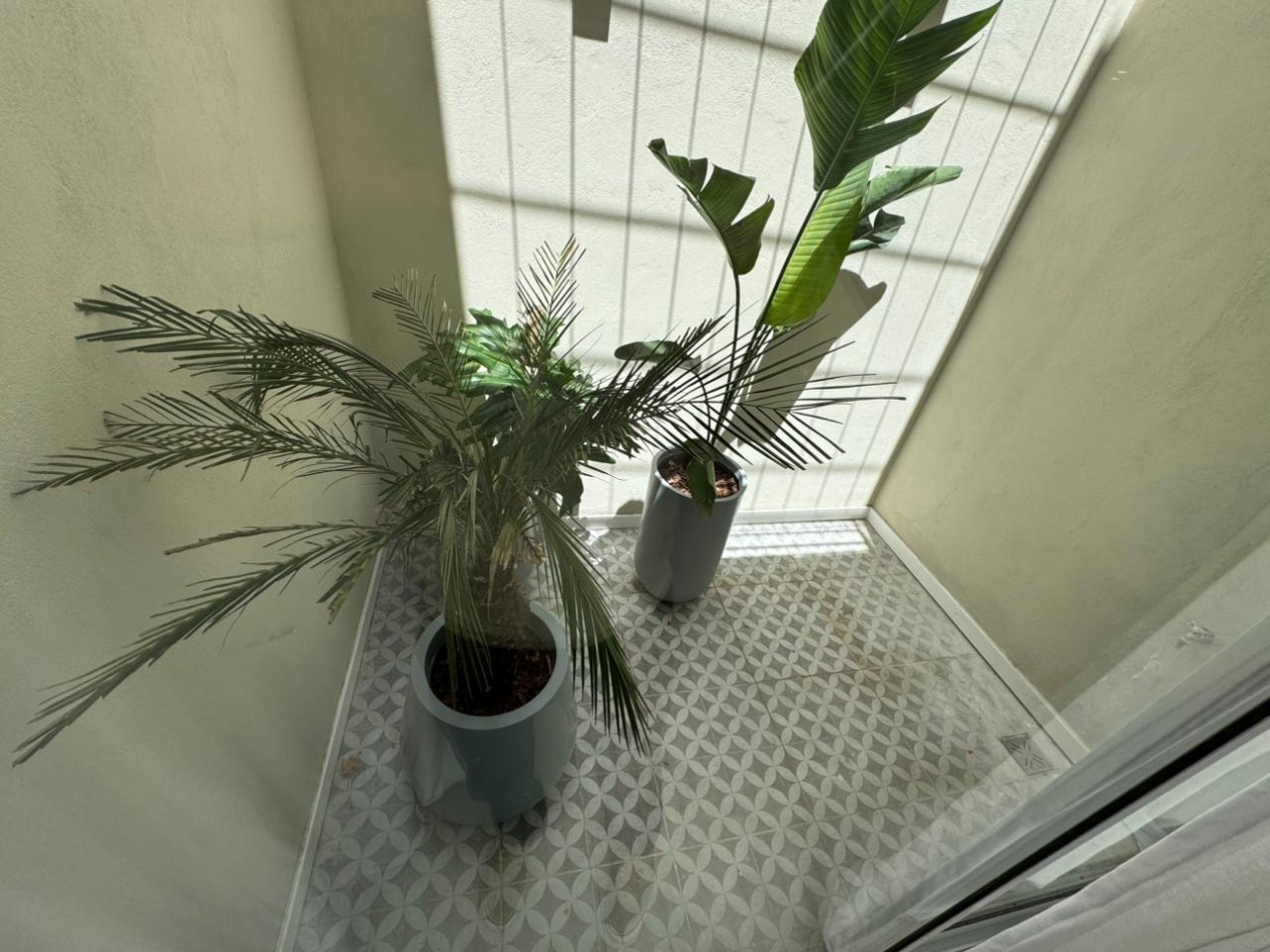 Chalet en p.h. de 4 ambientes con garage. Reciclado y amoblado. Zona: Aldrey