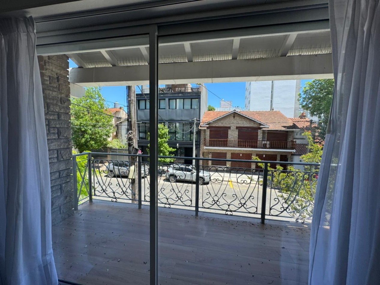 Chalet en p.h. de 4 ambientes con garage. Reciclado y amoblado. Zona: Aldrey