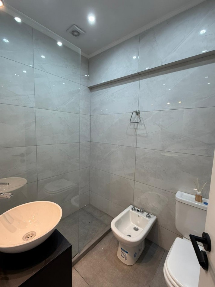 Departamento de un ambiente a la calle. Reciclado y amoblado. Zona Centro