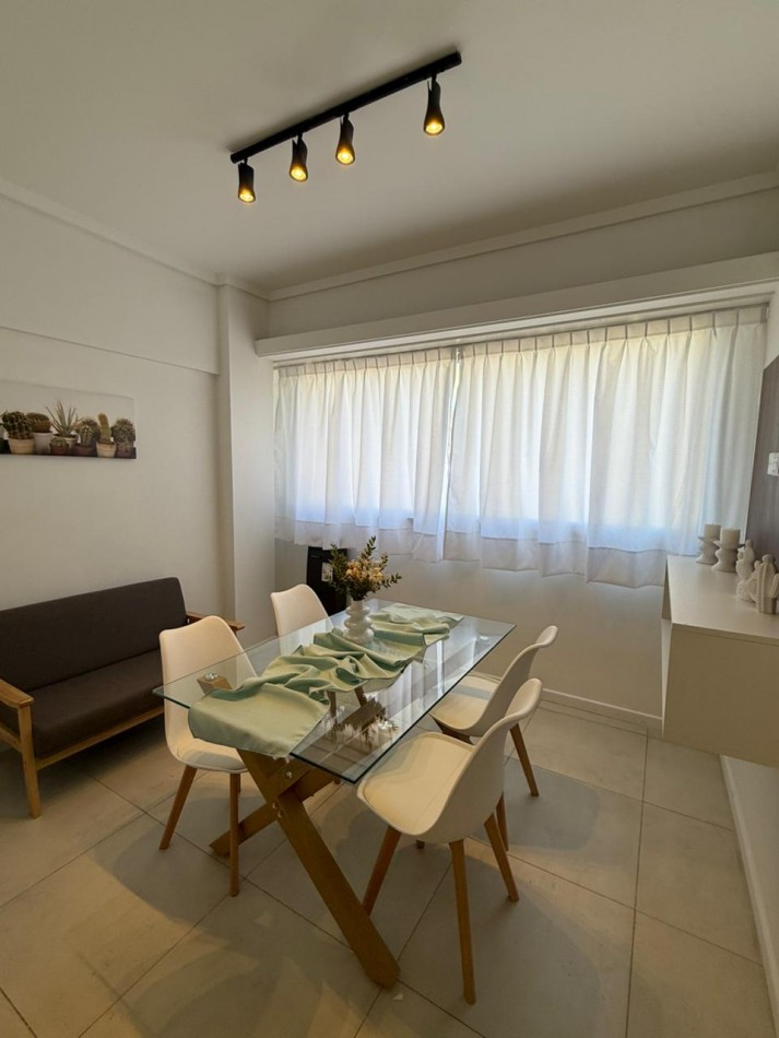 Departamento de un ambiente a la calle. Reciclado y amoblado. Zona Centro