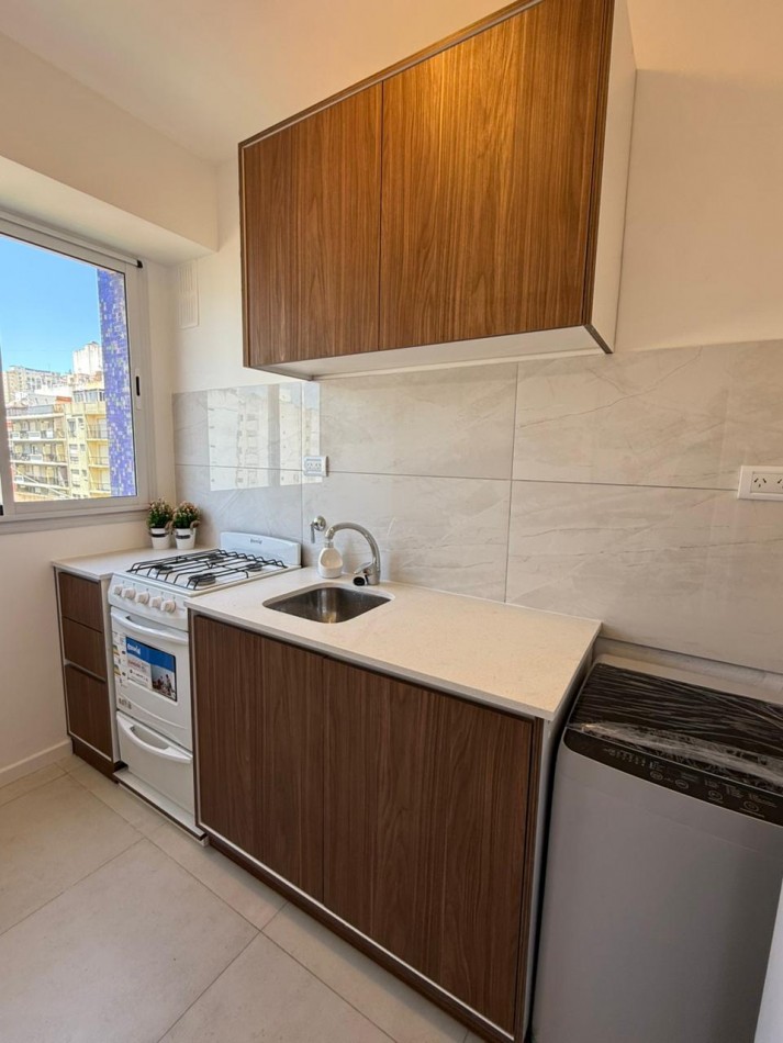 Departamento de un ambiente a la calle. Reciclado y amoblado. Zona Centro