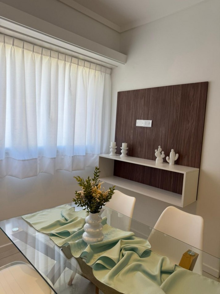 Departamento de un ambiente a la calle. Reciclado y amoblado. Zona Centro