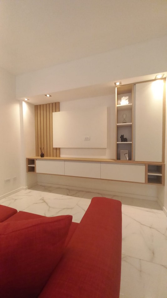 Departamento dos ambientes a la calle. Reciclado y amoblado. Centro