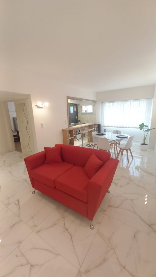 Departamento dos ambientes a la calle. Reciclado y amoblado. Centro