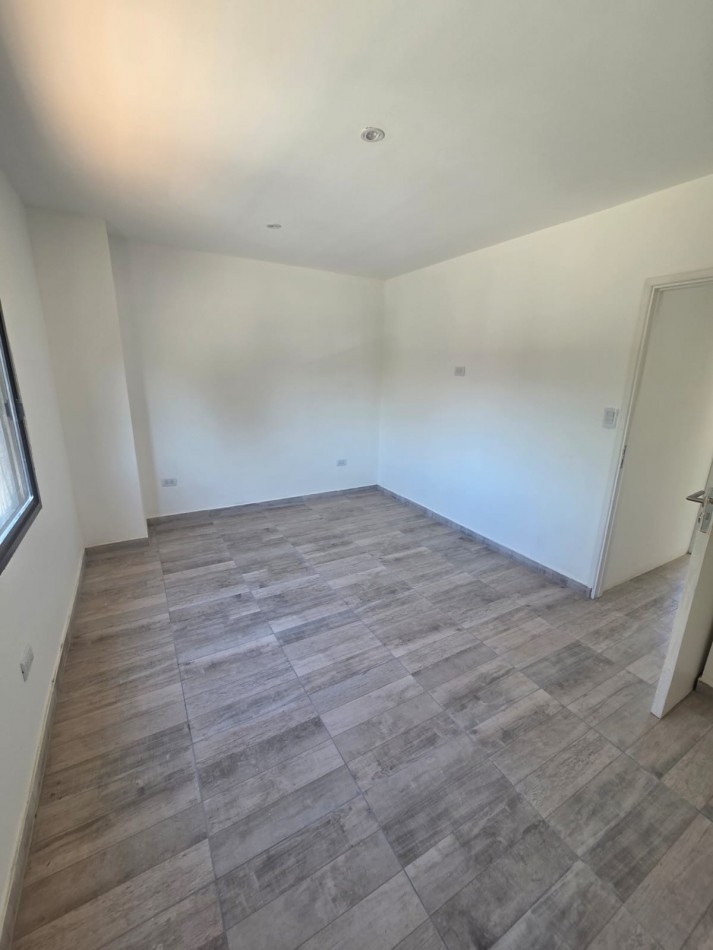 P.H. tres ambientes en duplex al frente. Reccilado. Zona: Don Bosco 