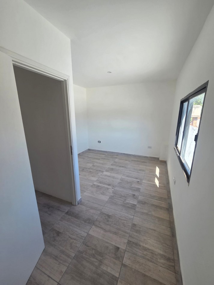 P.H. tres ambientes en duplex al frente. Reccilado. Zona: Don Bosco 