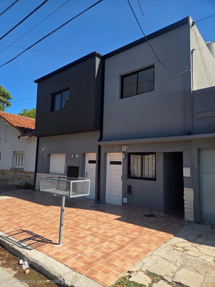 P.H. tres ambientes en duplex al frente. Reccilado. Zona: Don Bosco 