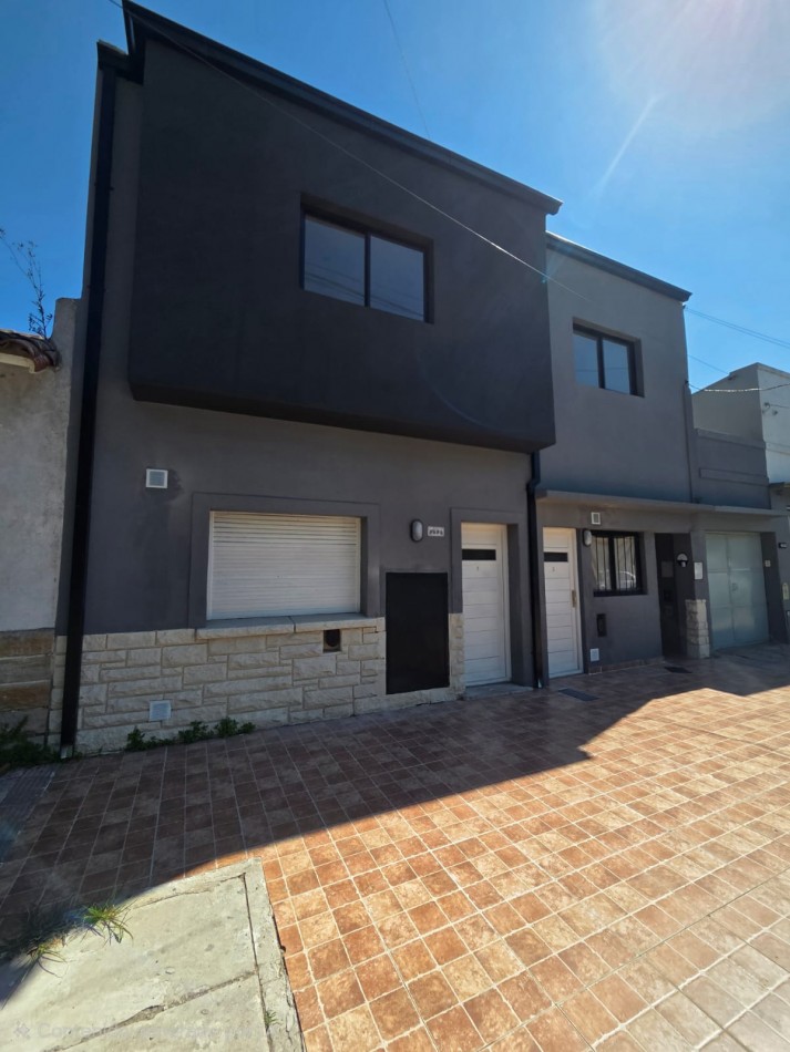 P.H. tres ambientes en duplex al frente. Reccilado. Zona: Don Bosco 