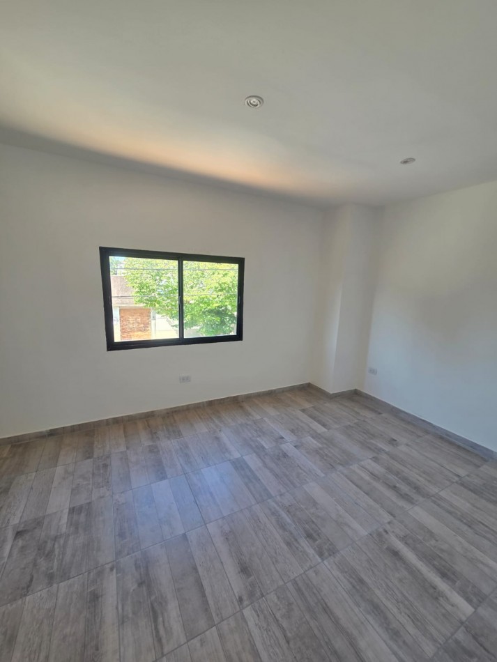 P.H. tres ambientes en duplex al frente. Reccilado. Zona: Don Bosco 