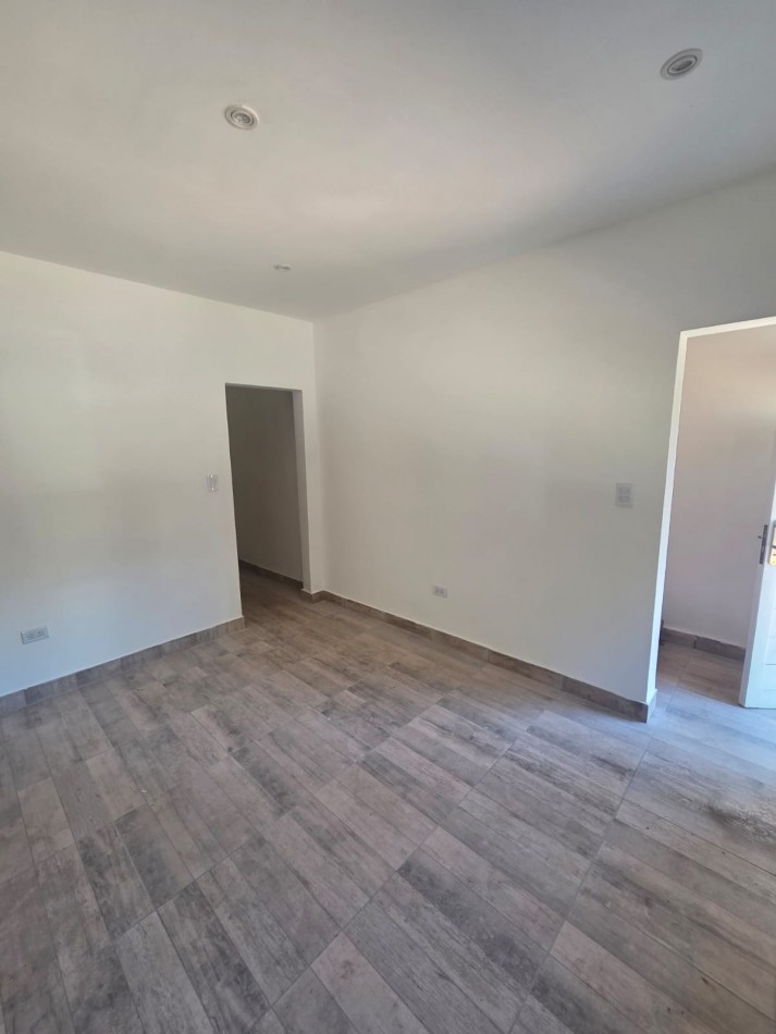 P.H. tres ambientes en duplex al frente. Reccilado. Zona: Don Bosco 