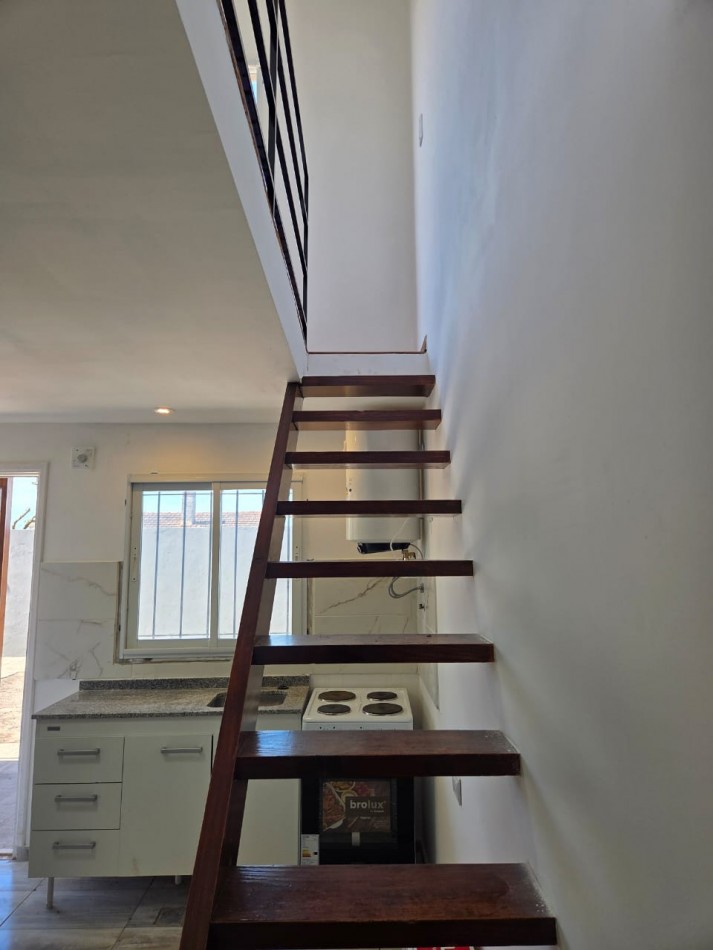 P.H. en duplex de dos ambientes al frente a Estrenar. Santa Clara (frente a Playa Franca)