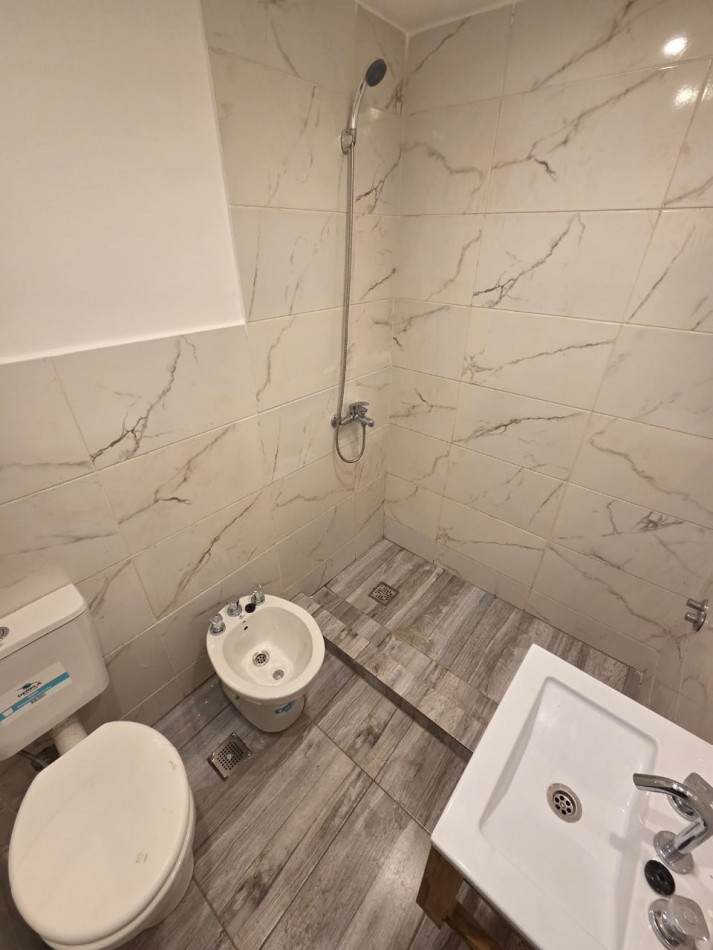 P.H. en duplex de dos ambientes al frente a Estrenar. Santa Clara (frente a Playa Franca)