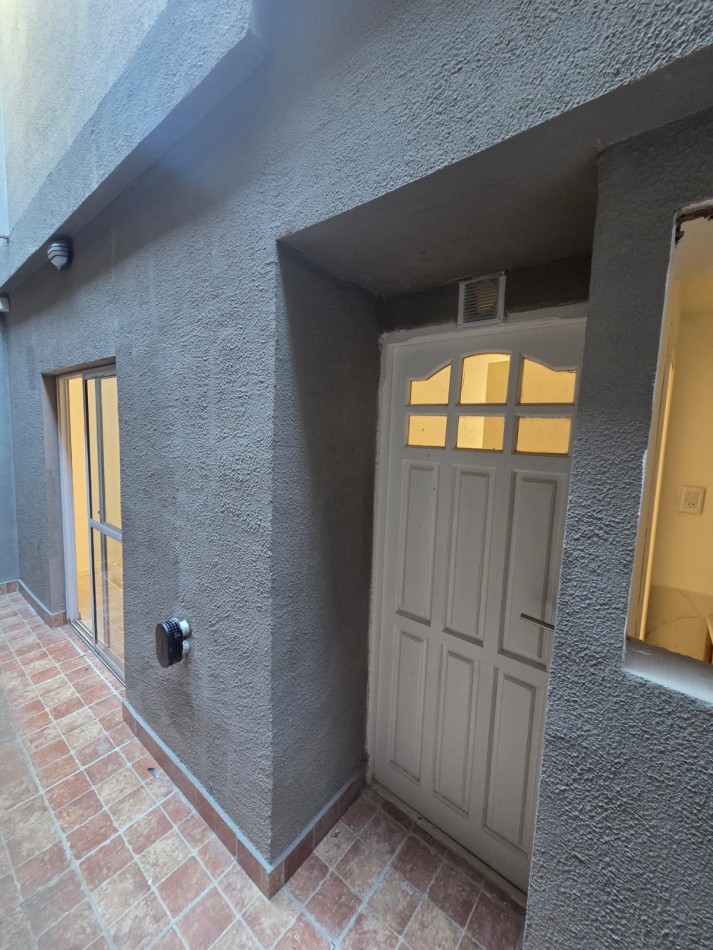 P.H dos ambientes a Estrenar en PB al contrafrente con dos patios. Zona: Villa Primera