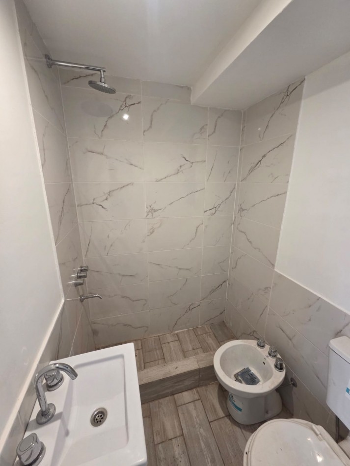 P.H dos ambientes a Estrenar en PB al contrafrente con dos patios. Zona: Villa Primera