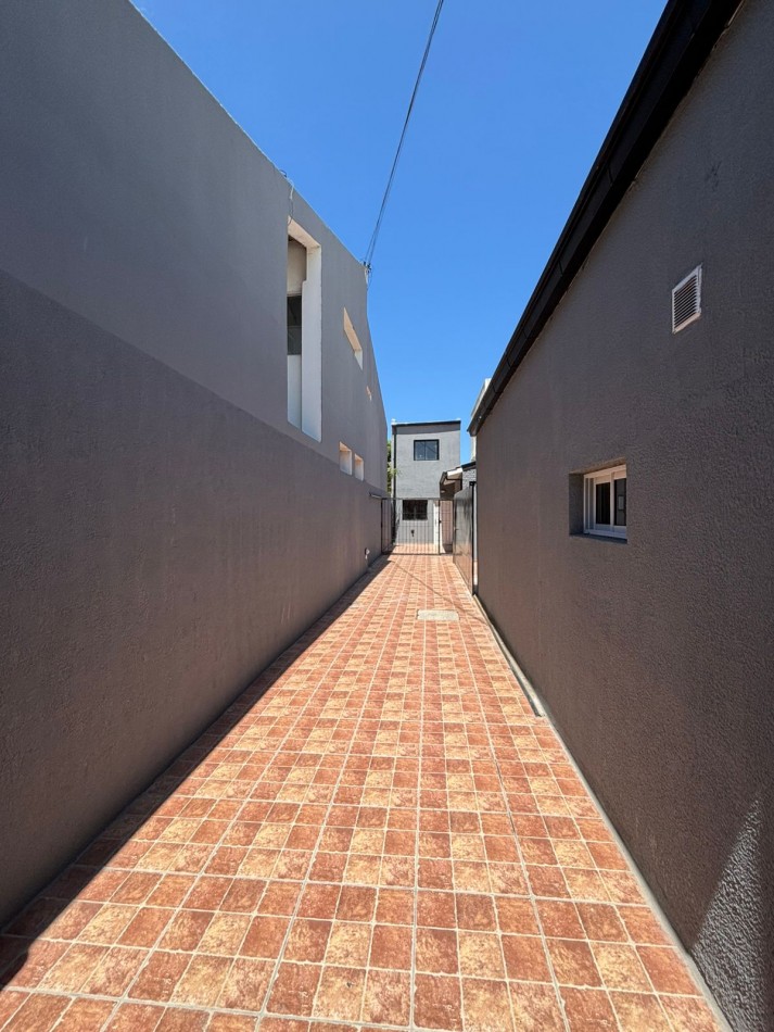 Duplex doos ambientes con espacio de cochera. Reciclado. Zona: Don Bosco