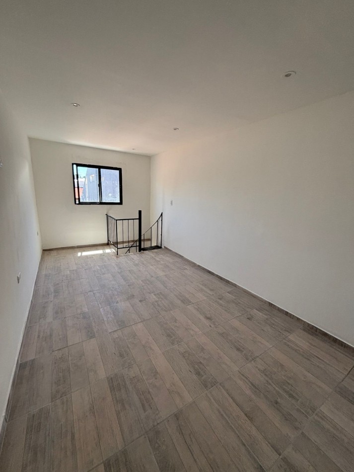 Duplex doos ambientes con espacio de cochera. Reciclado. Zona: Don Bosco