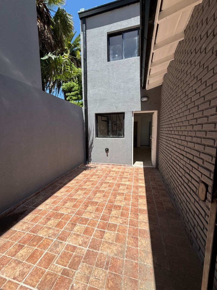 Duplex doos ambientes con espacio de cochera. Reciclado. Zona: Don Bosco