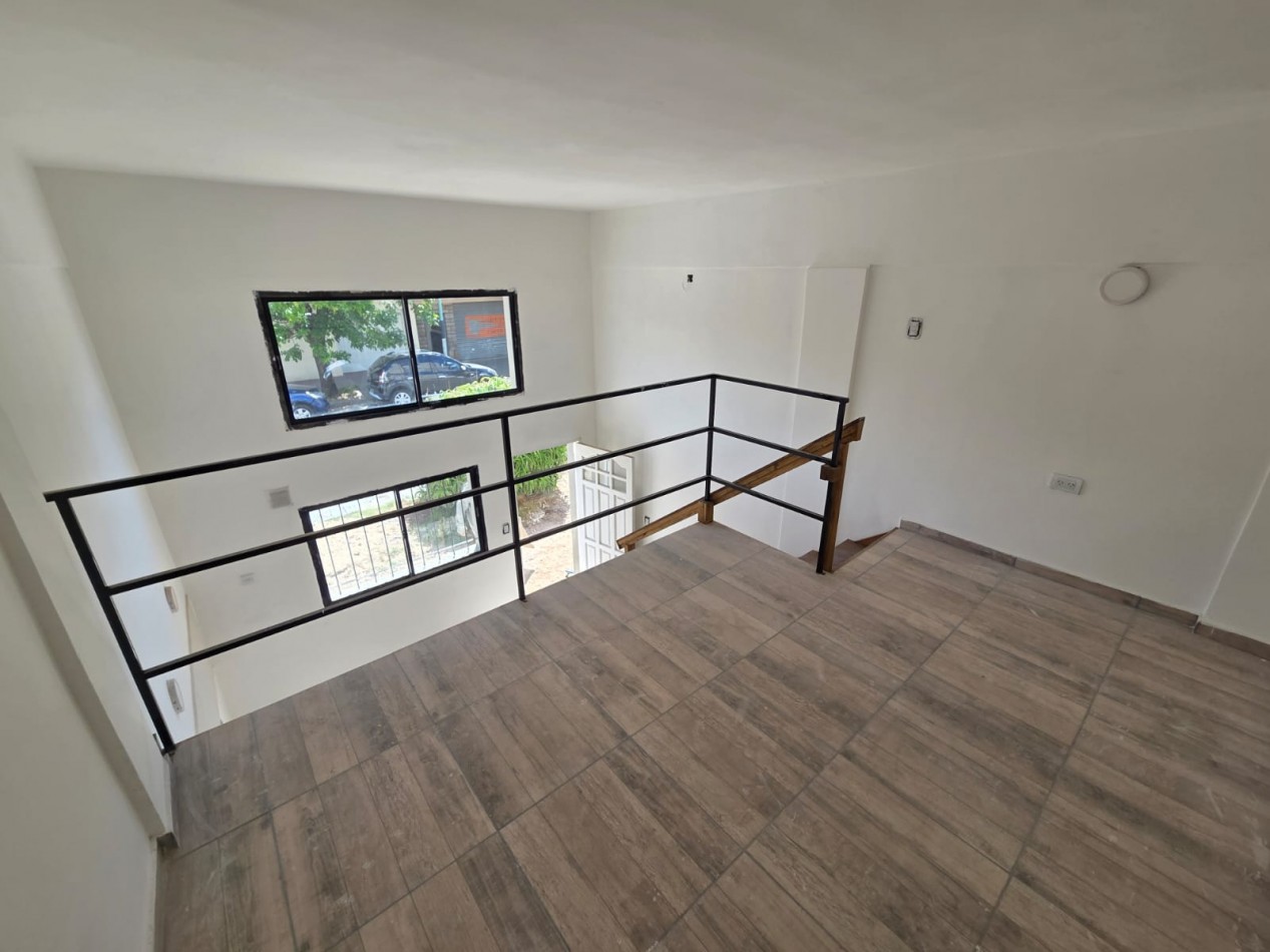 Duplex de dos ambientes a la calle con patio. Reciclado. Zona: Don Bosco