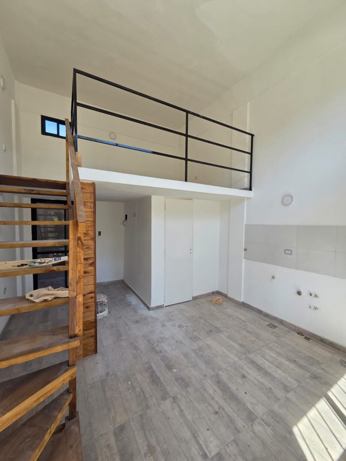 Duplex de dos ambientes a la calle con patio. Reciclado. Zona: Don Bosco