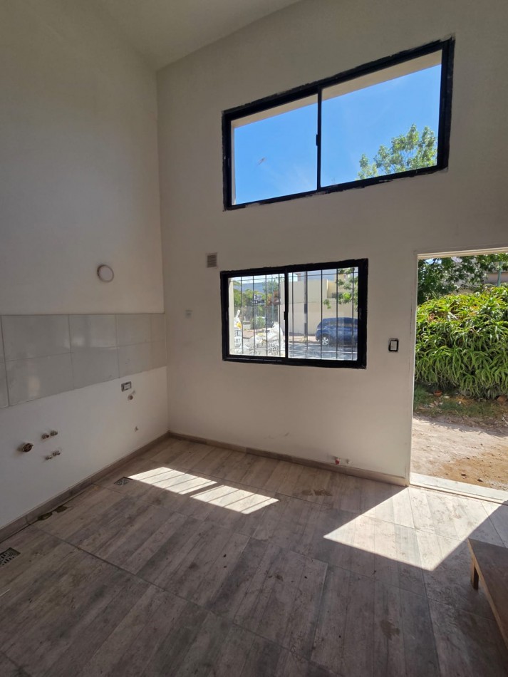 Duplex de dos ambientes a la calle con patio. Reciclado. Zona: Don Bosco