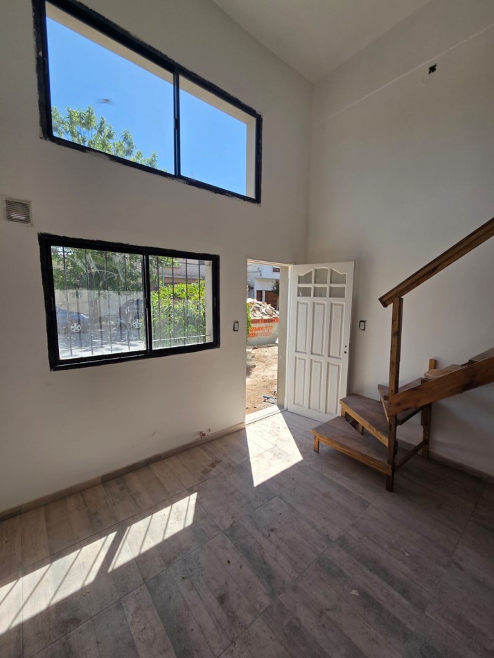 Duplex de dos ambientes a la calle con patio. Reciclado. Zona: Don Bosco