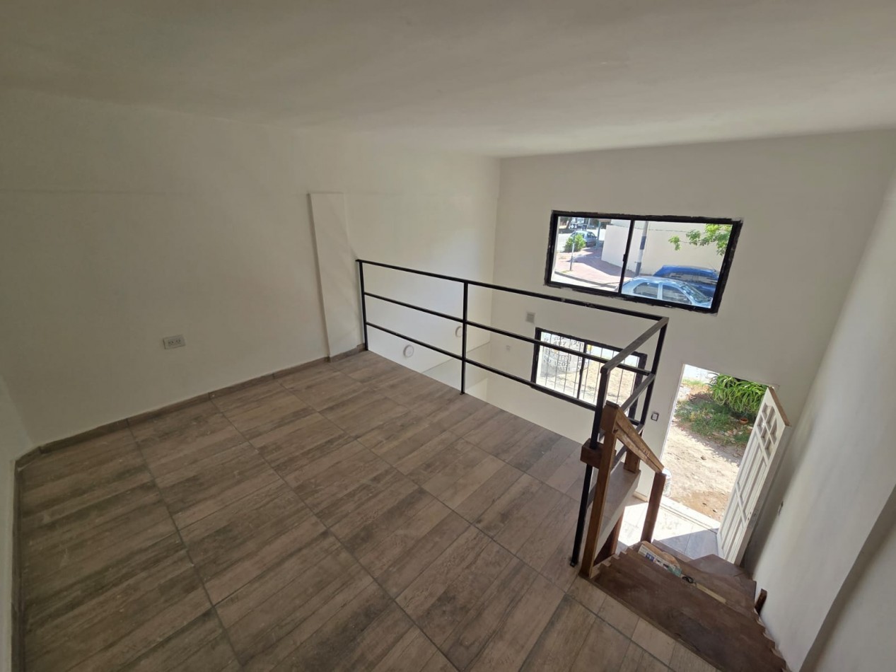 Duplex de dos ambientes a la calle con patio. Reciclado. Zona: Don Bosco