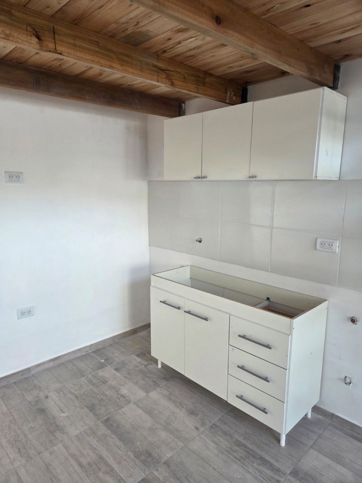 Duplex de dos ambientes a la calle con patio. Reciclado. Zona: Don Bosco