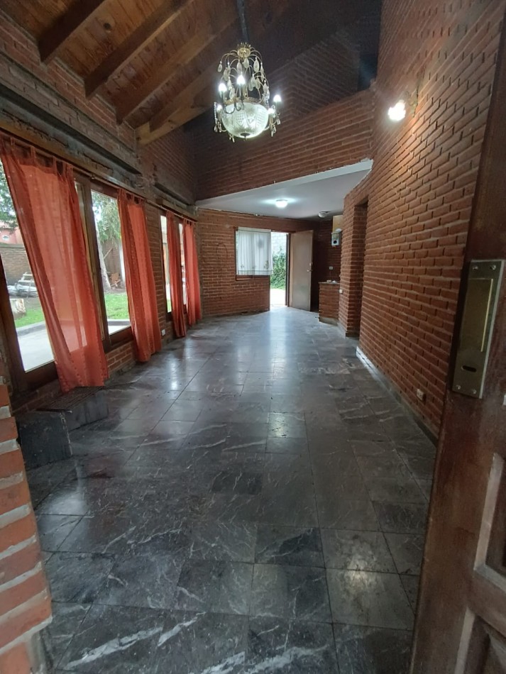 ALQUILER 24 MESES!!! Chalet cuatro ambientes en Bosque Perlata Ramos