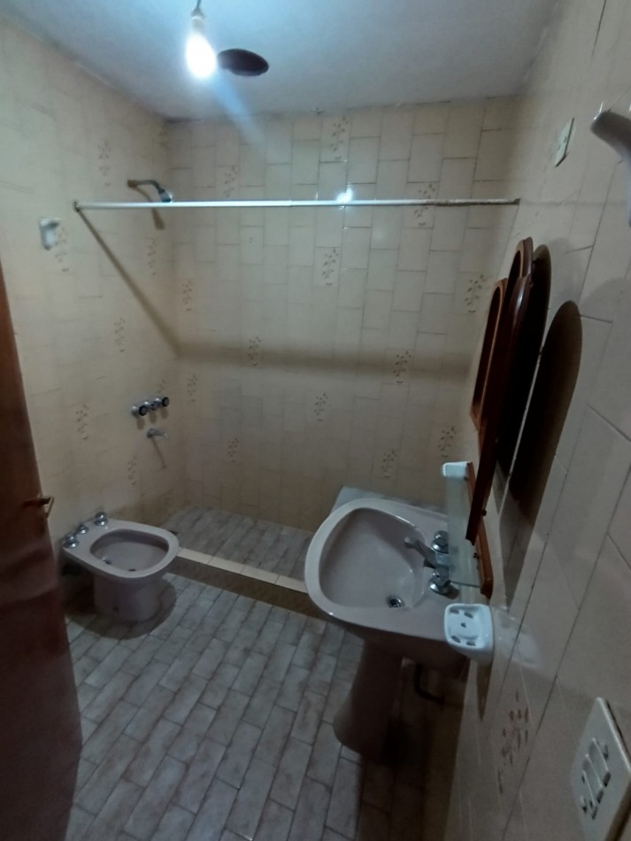 ALQUILER P.H. TRES AMBIENTES AL FRENTE CON ESPACIO PARA AUTO. Bo FORTUNATO DE LA PLAZA