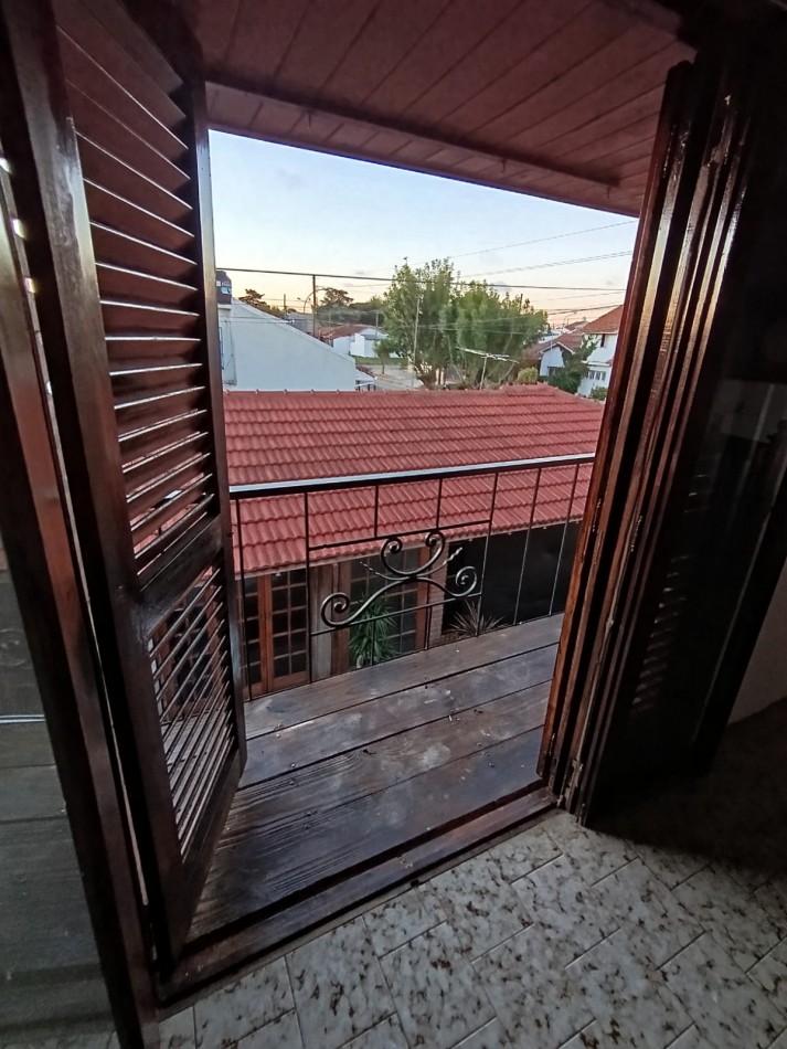 ALQUILER P.H. TRES AMBIENTES AL FRENTE CON ESPACIO PARA AUTO. Bo FORTUNATO DE LA PLAZA