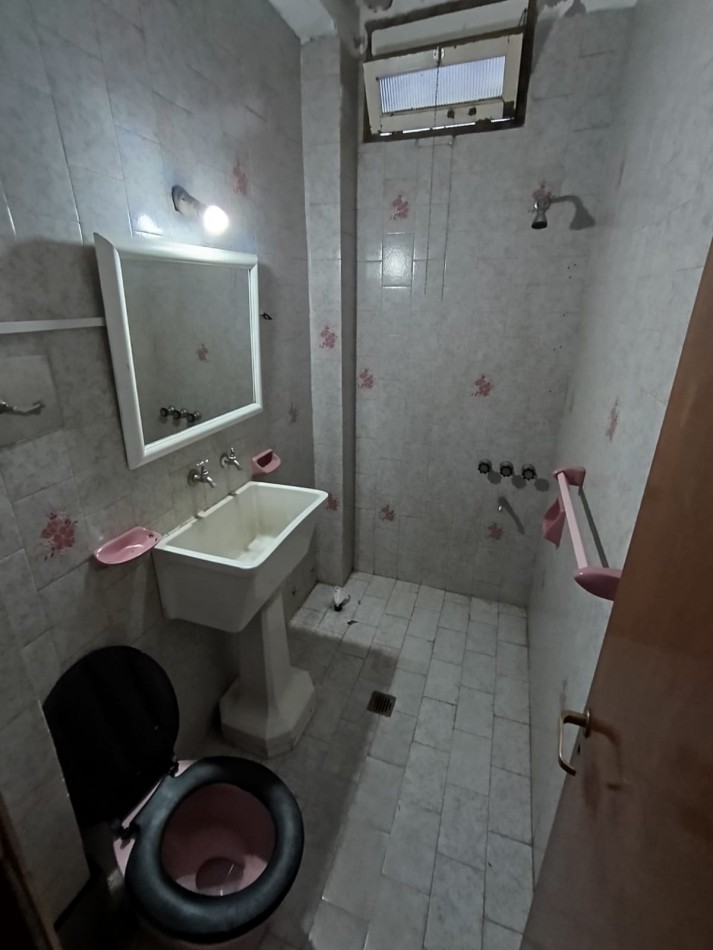 ALQUILER P.H. TRES AMBIENTES AL FRENTE CON ESPACIO PARA AUTO. Bo FORTUNATO DE LA PLAZA