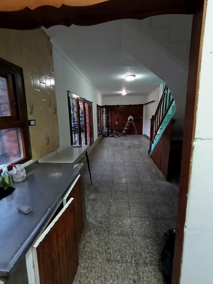 ALQUILER P.H. TRES AMBIENTES AL FRENTE CON ESPACIO PARA AUTO. Bo FORTUNATO DE LA PLAZA