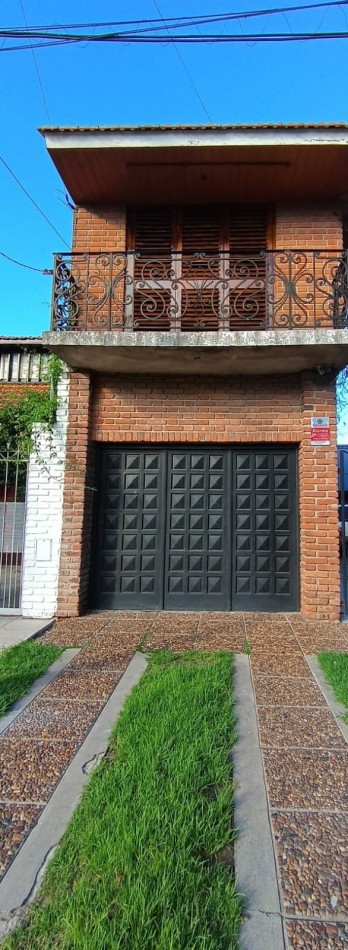 ALQUILER P.H. TRES AMBIENTES AL FRENTE CON ESPACIO PARA AUTO. Bo FORTUNATO DE LA PLAZA