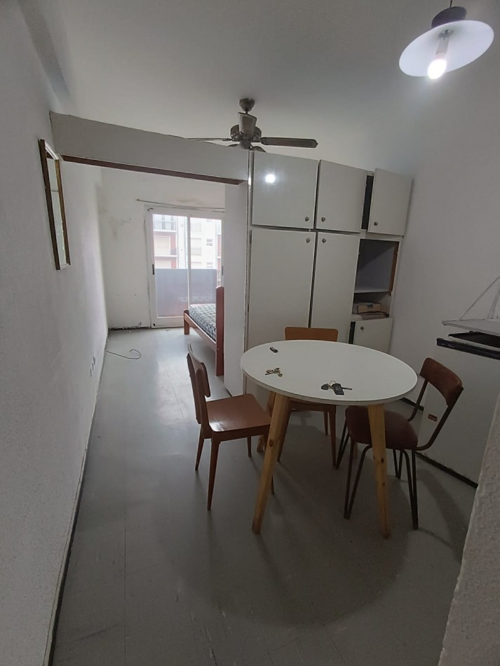 ALQUILER 24 MESES!!! DEPARTAMENTO UN AMBIENTE A LA CALLE CON BALCON SALIENTE. ELECTRICO. PLAZA MITRE