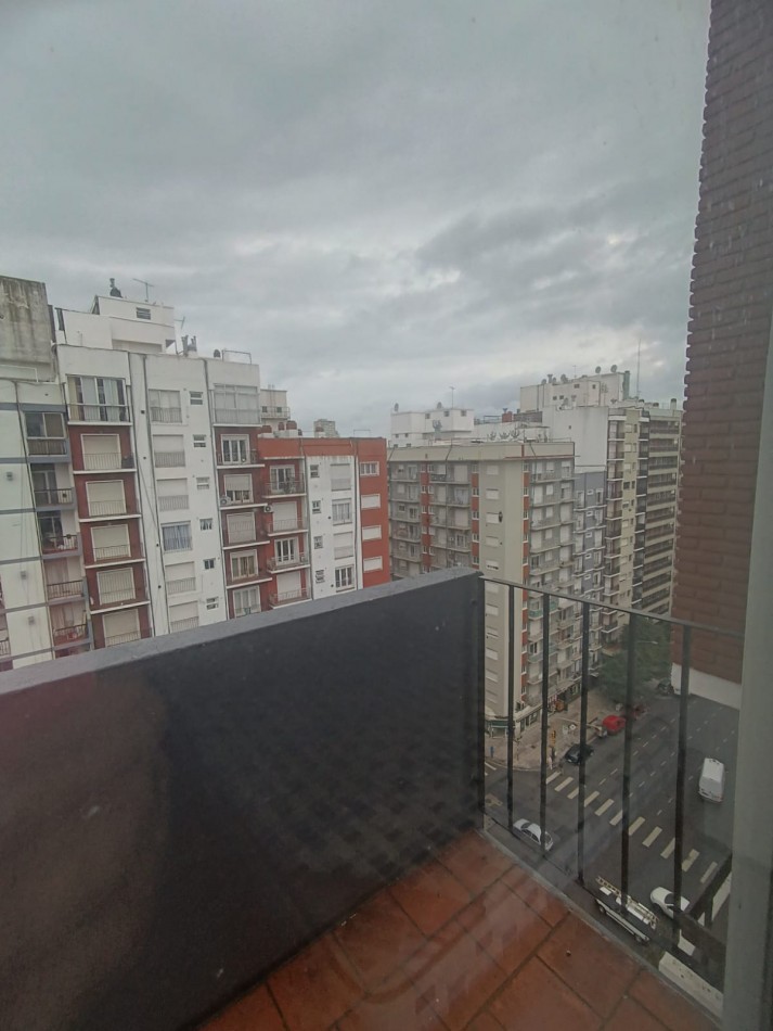 ALQUILER 24 MESES!!! DEPARTAMENTO UN AMBIENTE A LA CALLE CON BALCON SALIENTE. ELECTRICO. PLAZA MITRE