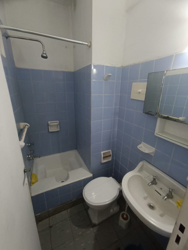 ALQUILER 24 MESES!!! DEPARTAMENTO UN AMBIENTE A LA CALLE CON BALCON SALIENTE. ELECTRICO. PLAZA MITRE