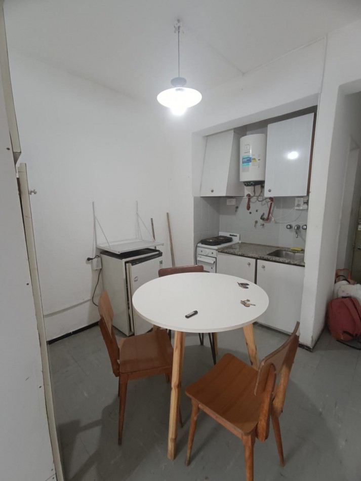 ALQUILER 24 MESES!!! DEPARTAMENTO UN AMBIENTE A LA CALLE CON BALCON SALIENTE. ELECTRICO. PLAZA MITRE