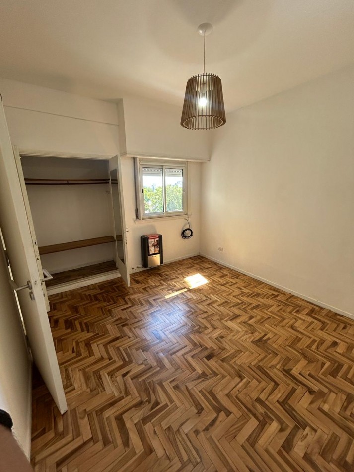 Departamento de tres ambientes luminoso. Reciclado. Zona: Chauvin