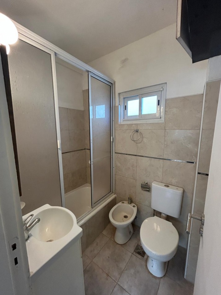 Departamento de tres ambientes luminoso. Reciclado. Zona: Chauvin