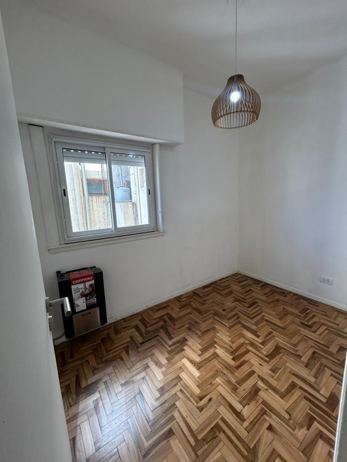 Departamento de tres ambientes luminoso. Reciclado. Zona: Chauvin