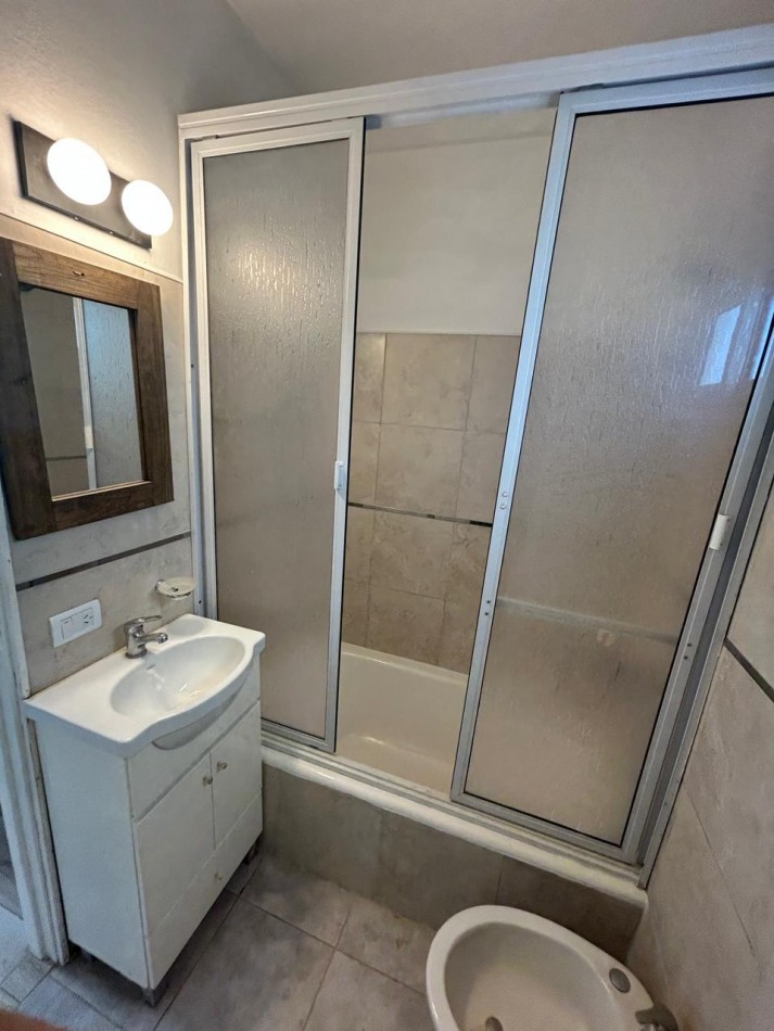 Departamento de tres ambientes luminoso. Reciclado. Zona: Chauvin