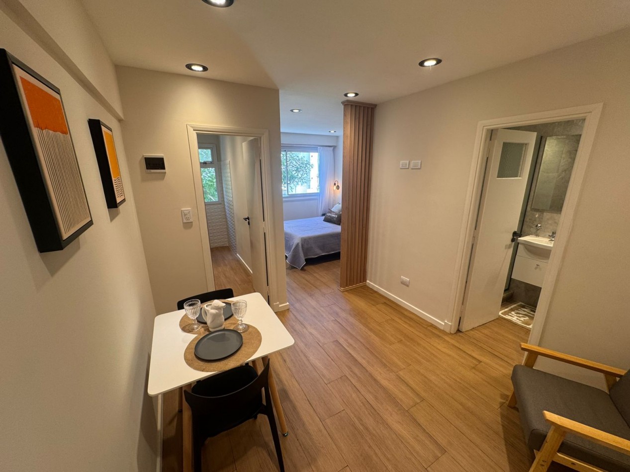 Departamento una mabiente a la calle. Reciclado y amoblado. Zona: Aldrey