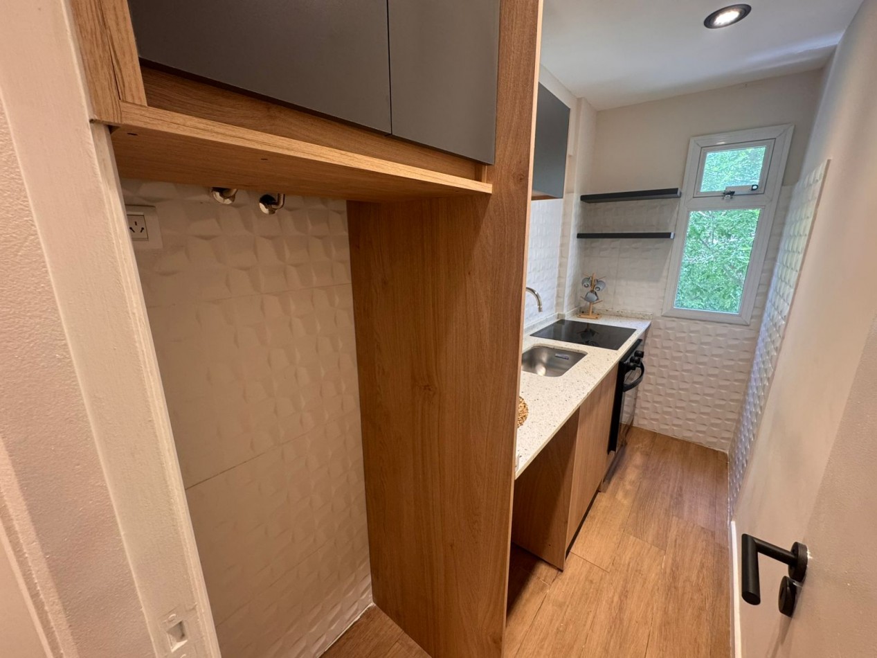 Departamento una mabiente a la calle. Reciclado y amoblado. Zona: Aldrey