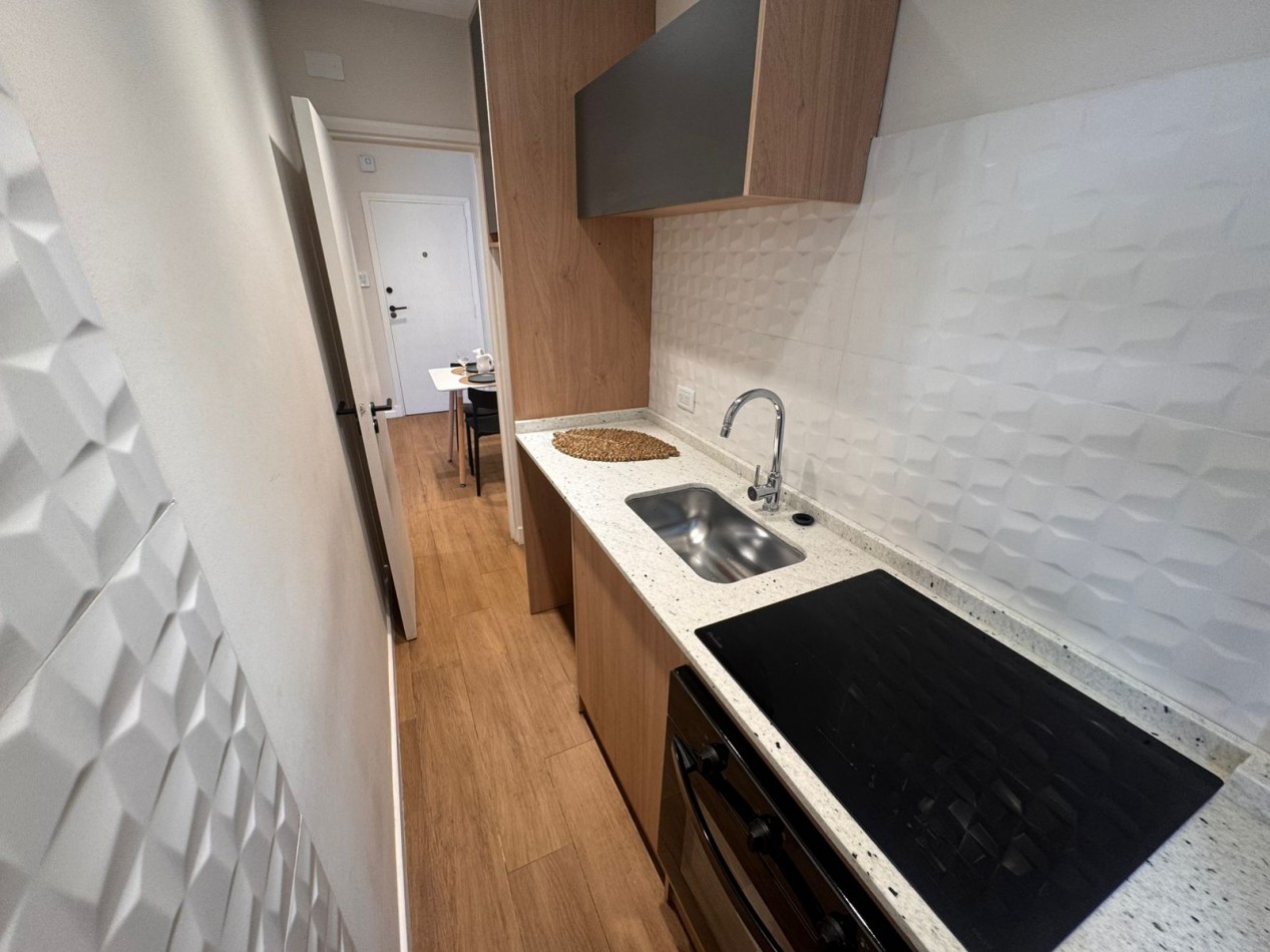 Departamento una mabiente a la calle. Reciclado y amoblado. Zona: Aldrey