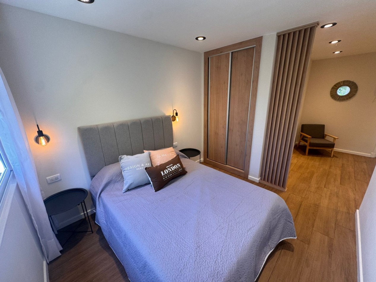 Departamento una mabiente a la calle. Reciclado y amoblado. Zona: Aldrey