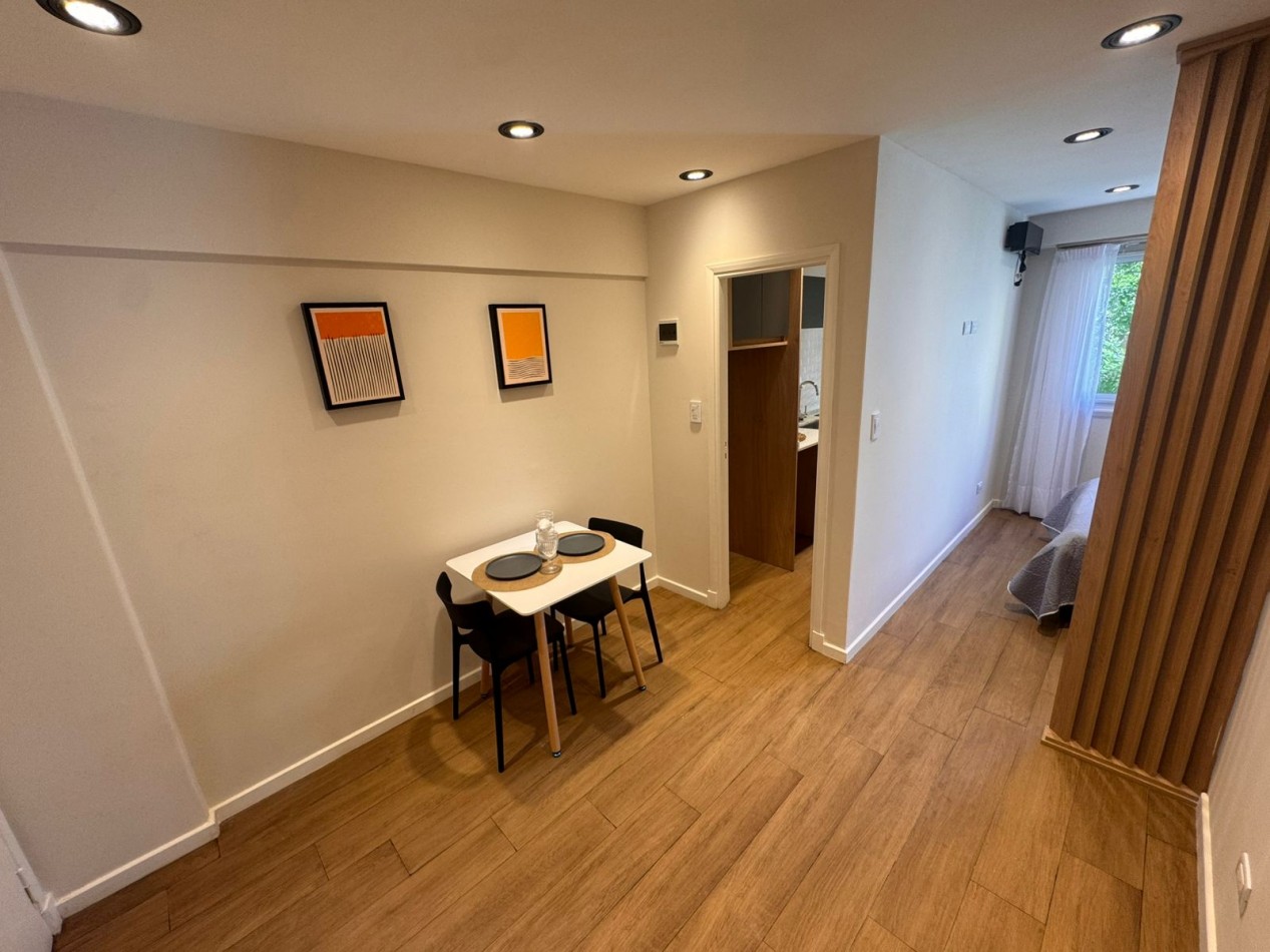 Departamento una mabiente a la calle. Reciclado y amoblado. Zona: Aldrey