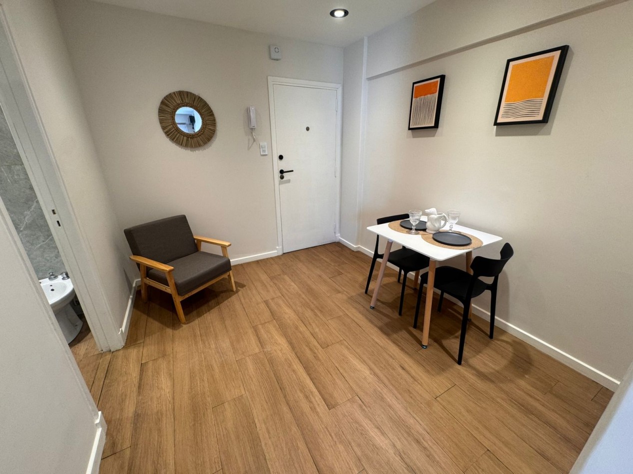 Departamento una mabiente a la calle. Reciclado y amoblado. Zona: Aldrey