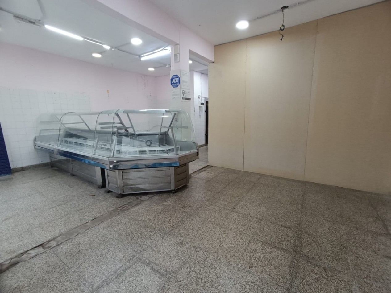 ALQUILER LOCAL COMERCIAL CON CAMARA FRIGORIFICA SOBRE AVENIDA. IDEAL VARIOS RUBROS. MUNDIALISTA